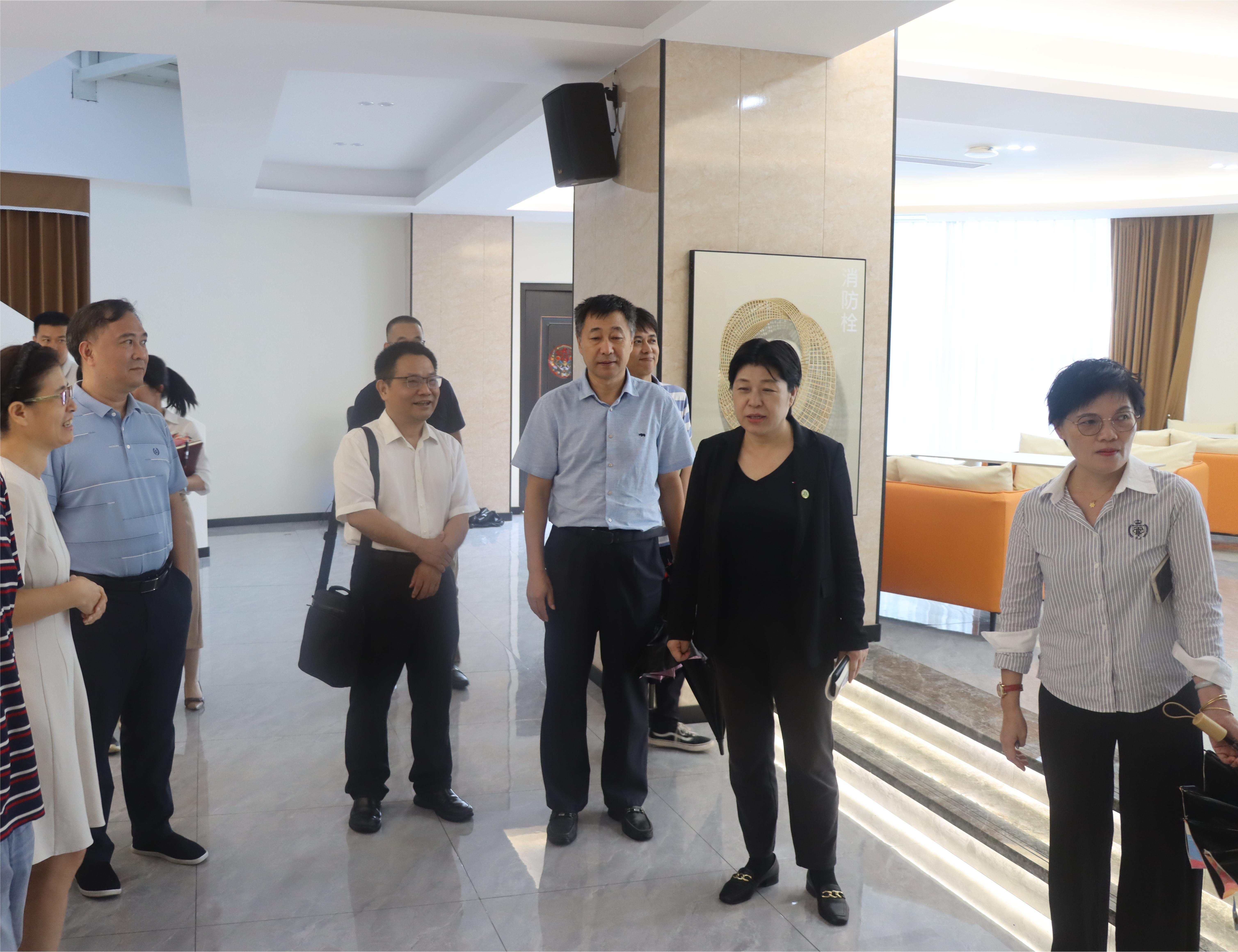 许玫一行到旅游学院开展党建工作调研